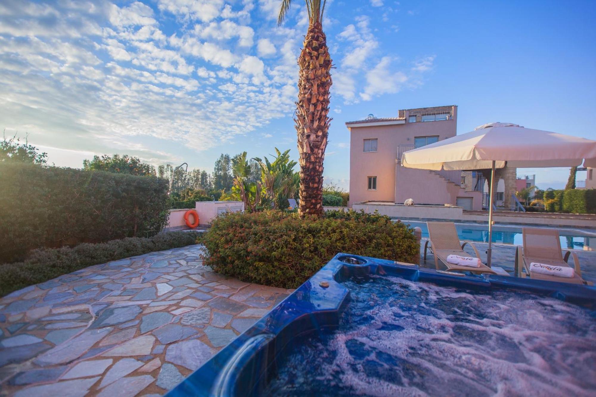 Villa Saraliana Sandy Beach Villas - Heated Pool - Jacuzzi - Private Beach Area Polis Kültér fotó